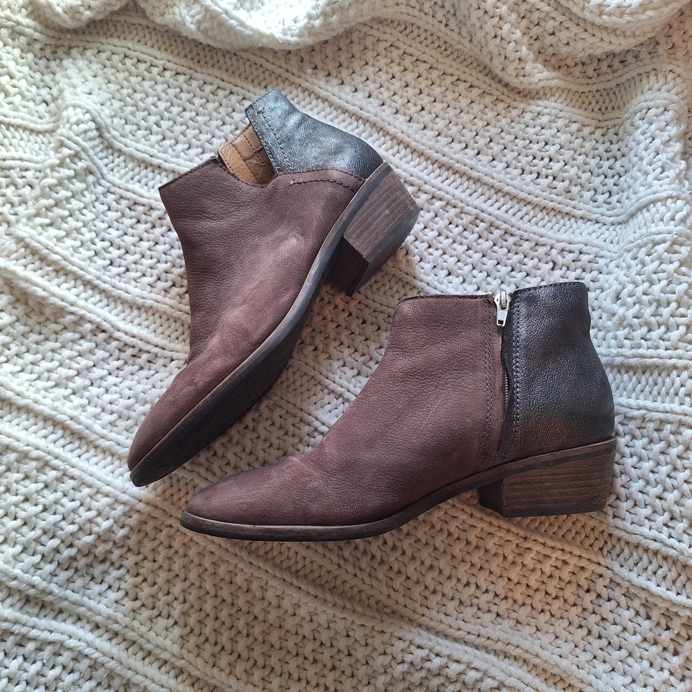 FRYE AND CO. Two-Tone Suede Ankle Booties Womens Size 10.